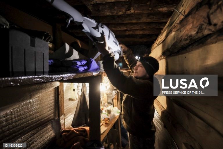 Urcânia: Militares ucranianos operam drone na região de Donetsk