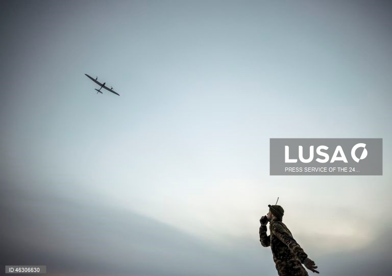 Urcânia: Militares ucranianos operam drone na região de Donetsk