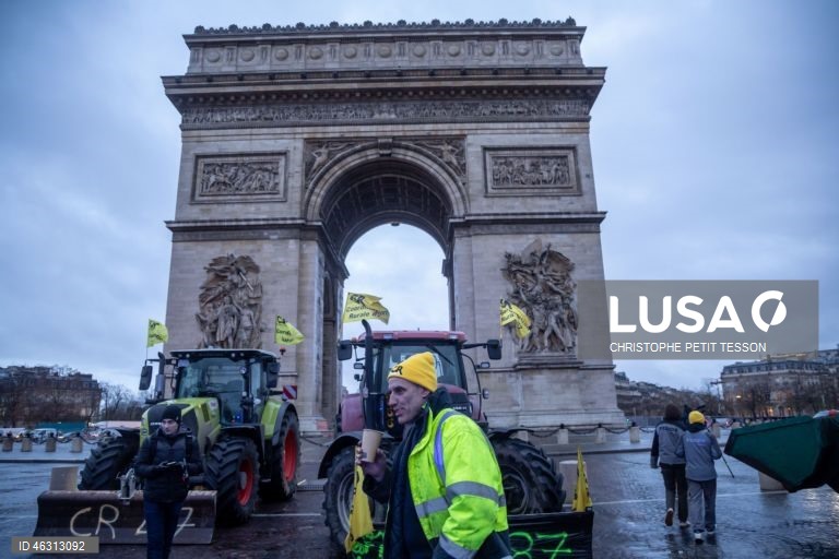 França: Agricultores protestam contra acordo com o Mercosul em Paris
