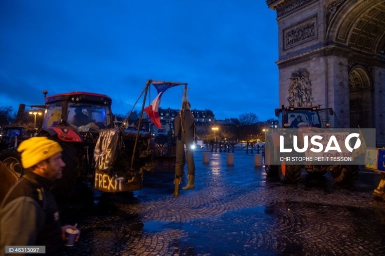 França: Agricultores protestam contra acordo com o Mercosul em Paris