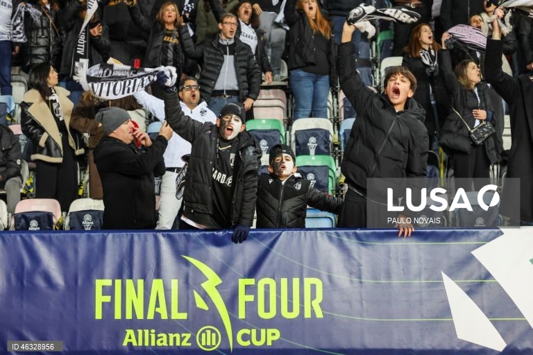 O Vitória de Guimarães diversificou hoje o seu historial ao conquistar a Taça da Liga de futebol, frente ao Sporting de Braga, completando o pleno de taças nacionais, ao juntá-la à Taça de Portugal e à Supertaça Cândido de Oliveira.