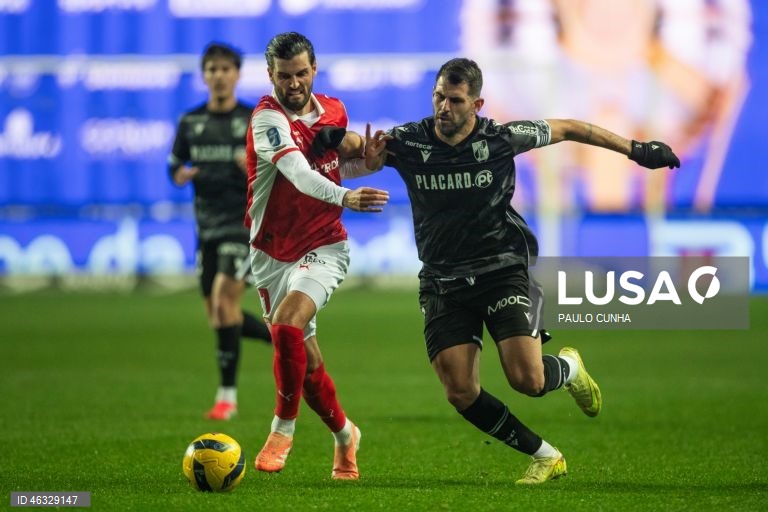 O Vitória de Guimarães diversificou hoje o seu historial ao conquistar a Taça da Liga de futebol, frente ao Sporting de Braga, completando o pleno de taças nacionais, ao juntá-la à Taça de Portugal e à Supertaça Cândido de Oliveira.