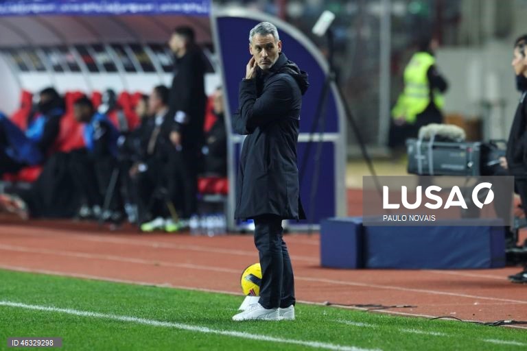 O Vitória de Guimarães diversificou hoje o seu historial ao conquistar a Taça da Liga de futebol, frente ao Sporting de Braga, completando o pleno de taças nacionais, ao juntá-la à Taça de Portugal e à Supertaça Cândido de Oliveira.