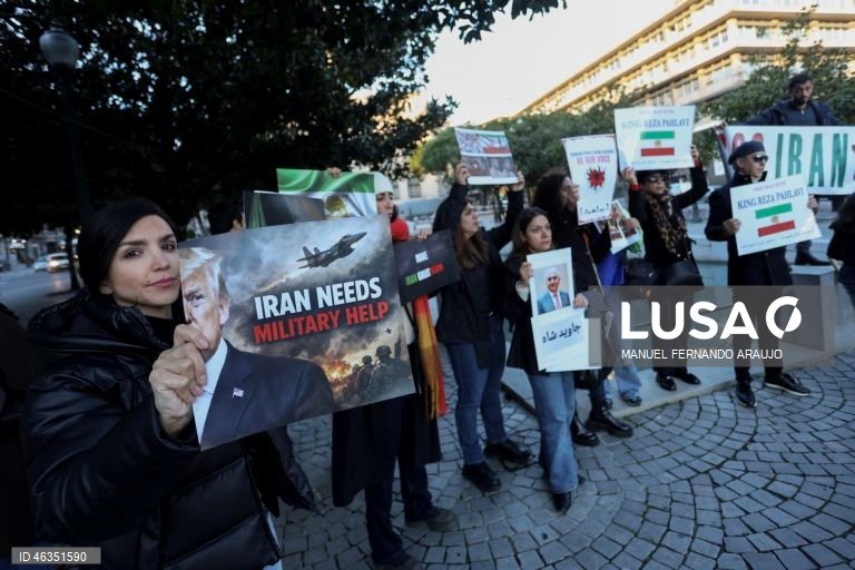 Manifestação no Porto contra o bloqueio de internet e a repressão no Irão 