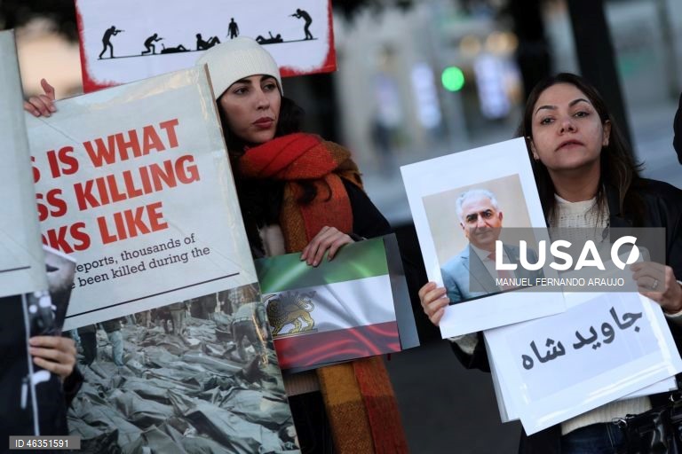 Manifestação no Porto contra o bloqueio de internet e a repressão no Irão 