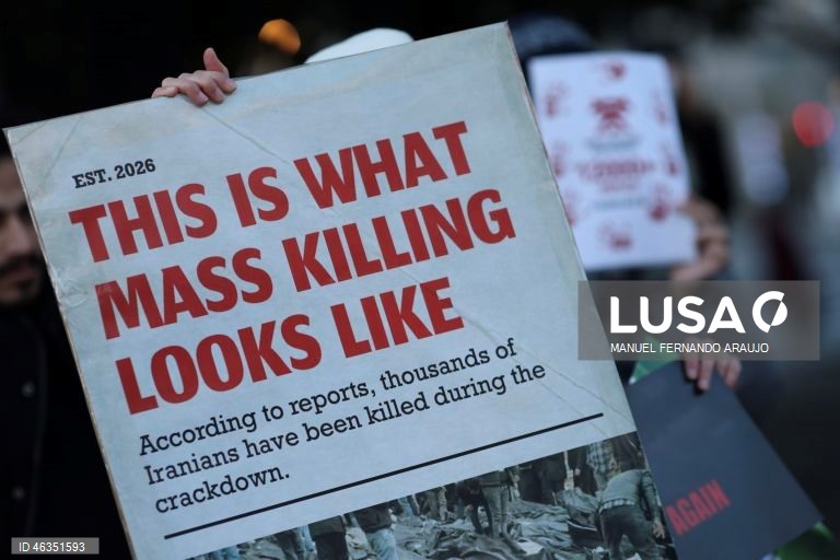 Manifestação no Porto contra o bloqueio de internet e a repressão no Irão 