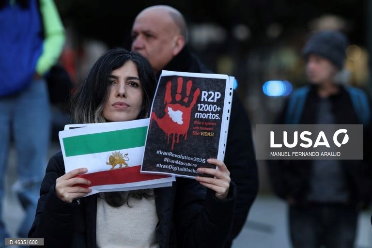 Manifestação no Porto contra o bloqueio de internet e a repressão no Irão 