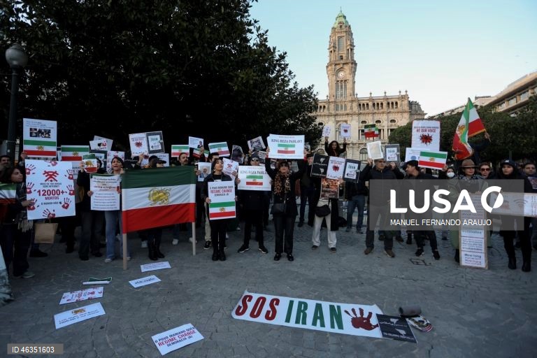 Manifestação no Porto contra o bloqueio de internet e a repressão no Irão 