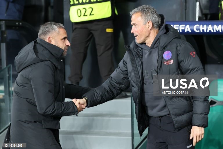 O Sporting venceu hoje em casa o detentor do cetro europeu Paris Saint-Germain por 2-1 e garantiu, pelo menos, um lugar no play-off de acesso aos oitavos de final da Liga dos Campeões em futebol.