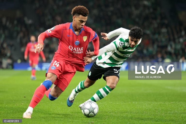 O Sporting venceu hoje em casa o detentor do cetro europeu Paris Saint-Germain por 2-1 e garantiu, pelo menos, um lugar no play-off de acesso aos oitavos de final da Liga dos Campeões em futebol.