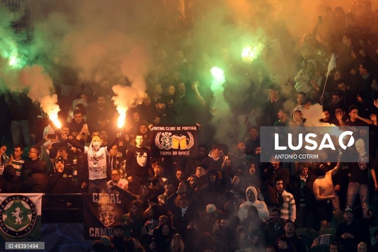 O Sporting venceu hoje em casa o detentor do cetro europeu Paris Saint-Germain por 2-1 e garantiu, pelo menos, um lugar no play-off de acesso aos oitavos de final da Liga dos Campeões em futebol.
