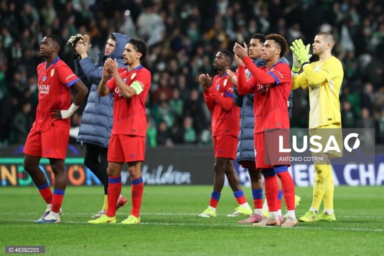 O Sporting venceu hoje em casa o detentor do cetro europeu Paris Saint-Germain por 2-1 e garantiu, pelo menos, um lugar no play-off de acesso aos oitavos de final da Liga dos Campeões em futebol.
