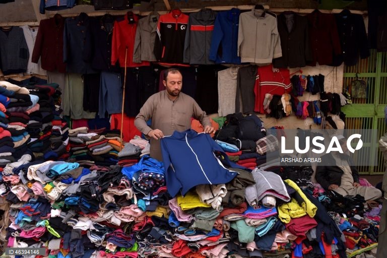Paquistão: Mercado de roupa em segunda mão em Peshawar