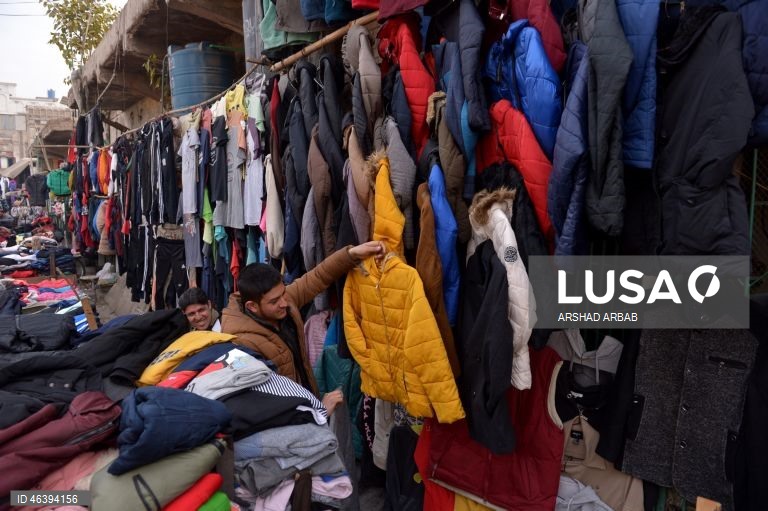 Paquistão: Mercado de roupa em segunda mão em Peshawar