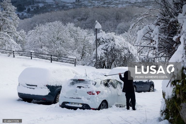 A aldeia do Castelo acordou pintada de branco devido à passagem da depressão Ingrid, no concelho de Vila Pouca de Aguiar, distrito de Vila Real, 24 de janeiro de 2026.  PEDRO SARMENTO COSTA/LUSA