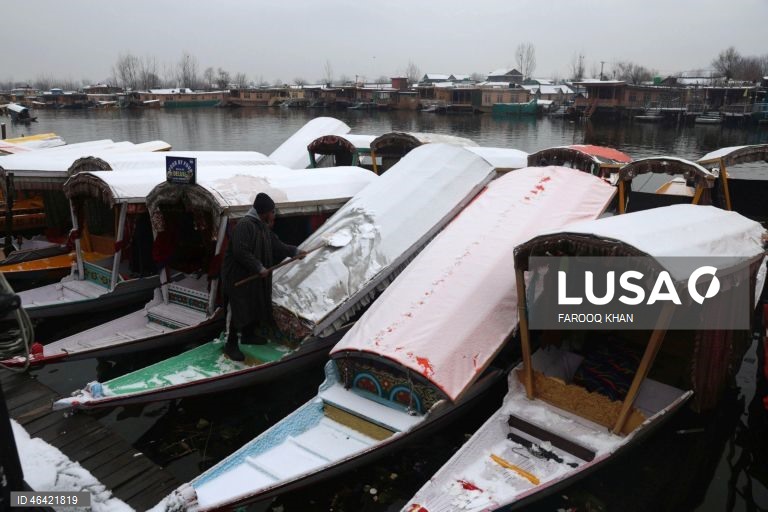 Índia: Neve em Srinagar na Caxemira