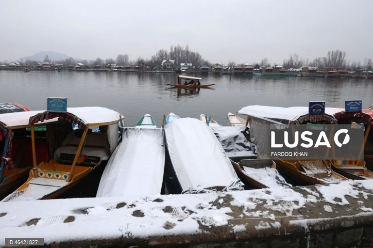 Índia: Neve em Srinagar na Caxemira