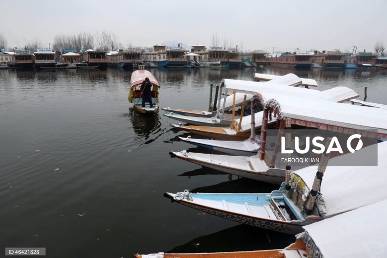 Índia: Neve em Srinagar na Caxemira