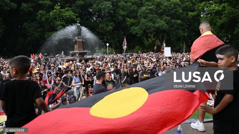 Austrália: protestos do Dia da Invasão, realizado no âmbito das comemorações do Dia da Austrália de 2026, em Sydney