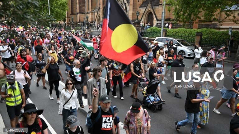 Austrália: protestos do Dia da Invasão, realizado no âmbito das comemorações do Dia da Austrália de 2026, em Sydney