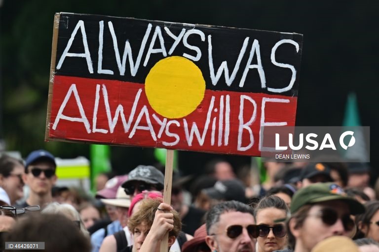 Austrália: protestos do Dia da Invasão, realizado no âmbito das comemorações do Dia da Austrália de 2026, em Sydney