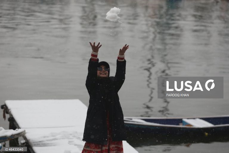 Índia: Neve em Srinagar na Caxemira