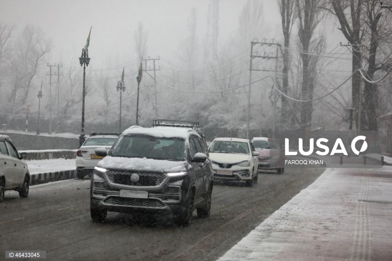 Índia: Neve em Srinagar na Caxemira