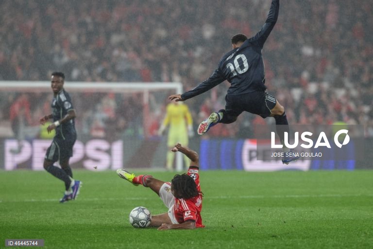 Um golo do guarda-redes Trubin, aos 90+8 minutos, qualificou hoje o Benfica para o play-off de acesso aos oitavos de final da Liga dos Campeões de futebol, garantindo um triunfo por 4-2 sobre o Real Madrid.