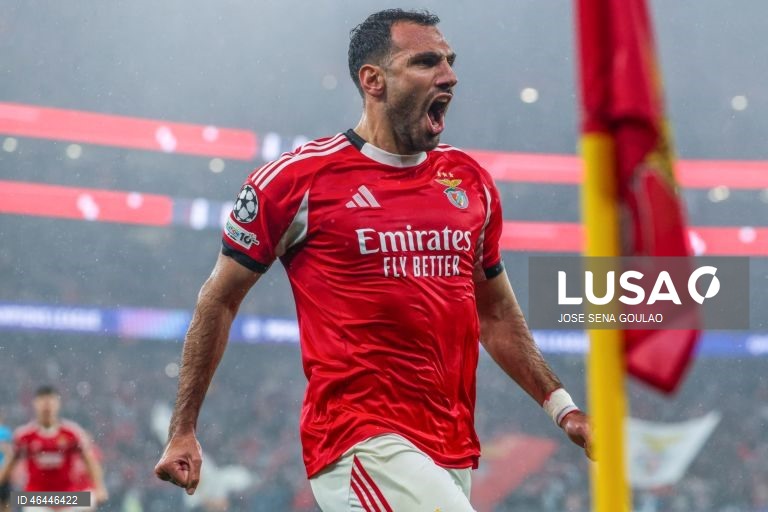 Um golo do guarda-redes Trubin, aos 90+8 minutos, qualificou hoje o Benfica para o play-off de acesso aos oitavos de final da Liga dos Campeões de futebol, garantindo um triunfo por 4-2 sobre o Real Madrid.