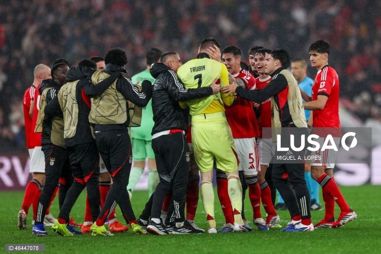 Um golo do guarda-redes Trubin, aos 90+8 minutos, qualificou hoje o Benfica para o play-off de acesso aos oitavos de final da Liga dos Campeões de futebol, garantindo um triunfo por 4-2 sobre o Real Madrid.