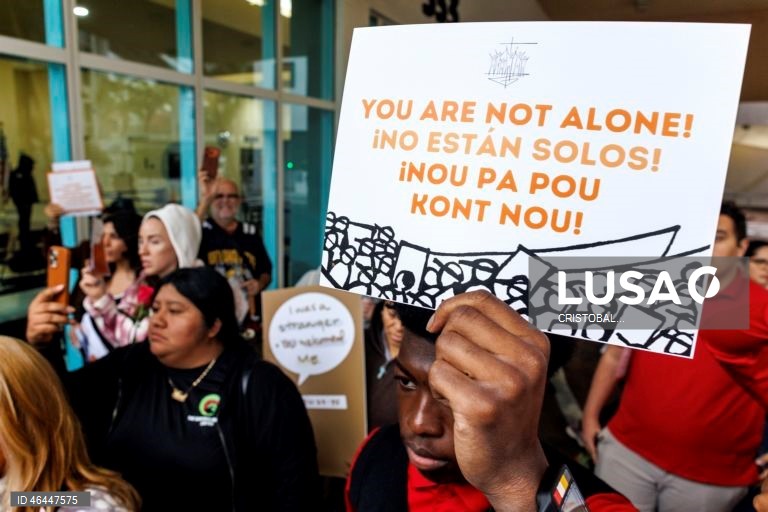 Miami: Missa e procissão em solidariedade aos migrantes junto ao Tribunal de Imigração