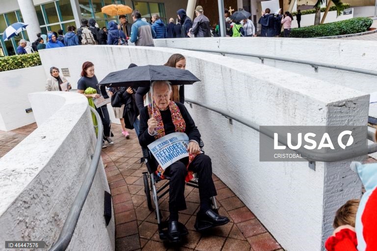 Miami: Missa e procissão em solidariedade aos migrantes junto ao Tribunal de Imigração