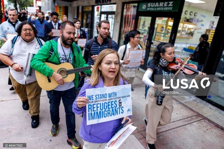 Miami: Missa e procissão em solidariedade aos migrantes junto ao Tribunal de Imigração