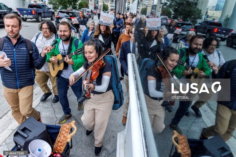 Miami: Missa e procissão em solidariedade aos migrantes junto ao Tribunal de Imigração