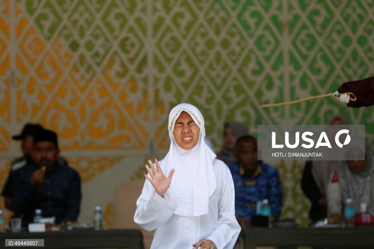 Indonésia: Punição com chicotadas em Banda Aceh por violações da lei Sharia