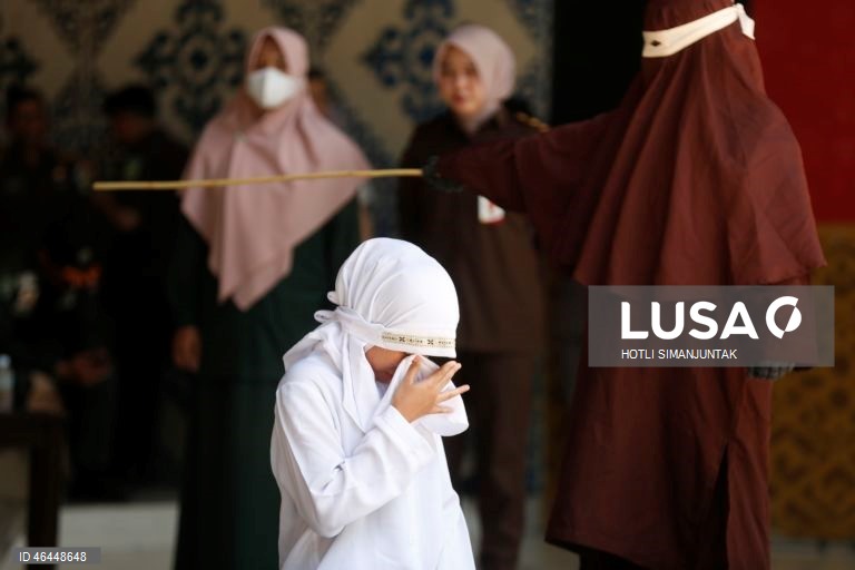 Indonésia: Punição com chicotadas em Banda Aceh por violações da lei Sharia