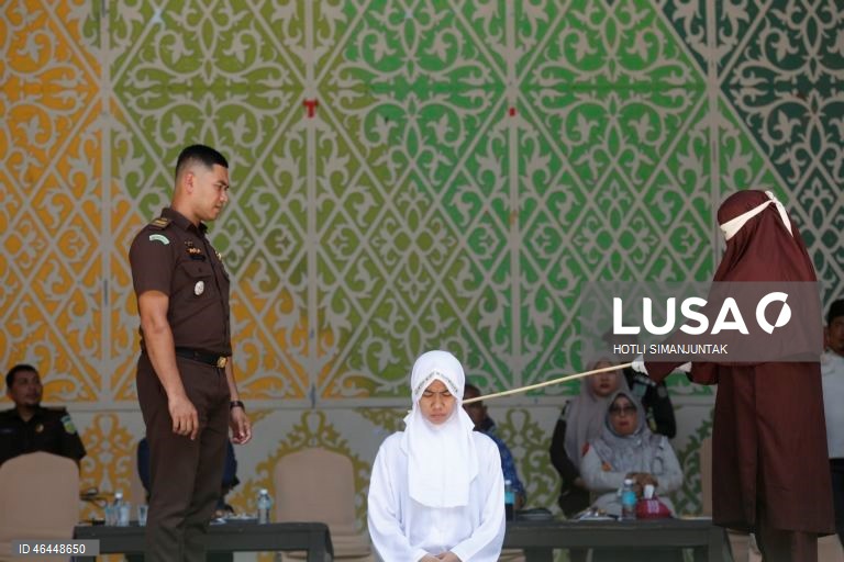 Indonésia: Punição com chicotadas em Banda Aceh por violações da lei Sharia
