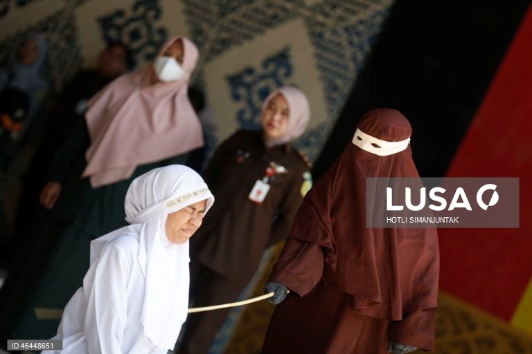 Indonésia: Punição com chicotadas em Banda Aceh por violações da lei Sharia
