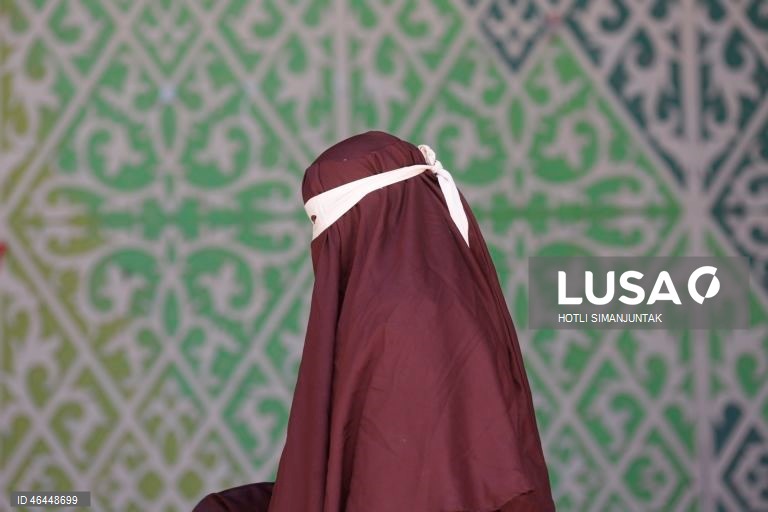 Indonésia: Punição com chicotadas em Banda Aceh por violações da lei Sharia