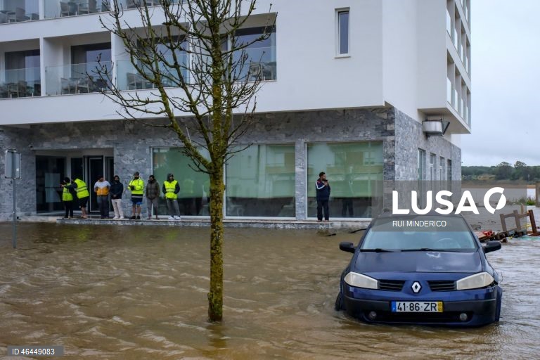 Efeitos da passagem da depressão Kristin, em Alcácer do Sal, 29 de janeiro de 2026. A passagem da depressão Kristin pelo território português deixou um rasto de destruição, causou cinco mortos e vários desalojados. RUI MINDERICO/LUSA