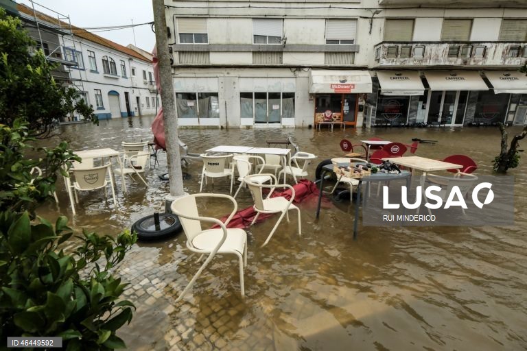 Área inundada após os efeitos da passagem da depressão Kristin, em Alcácer do Sal, 29 de janeiro de 2026. A passagem da depressão Kristin pelo território português deixou um rasto de destruição, causou cinco mortos e vários desalojados. RUI MINDERICO/LUSA