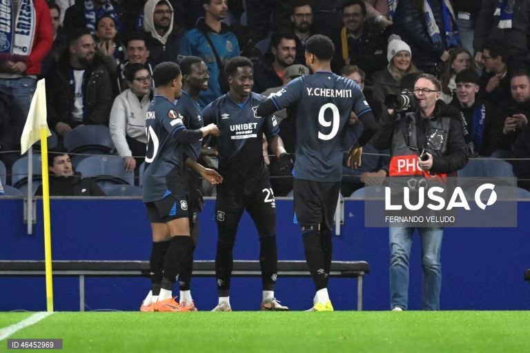 O FC Porto qualificou-se hoje de forma direta para os oitavos de final da Liga Europa de futebol, ao vencer na receção aos escoceses do Rangers por 3-1, na oitava e última jornada da fase de liga.