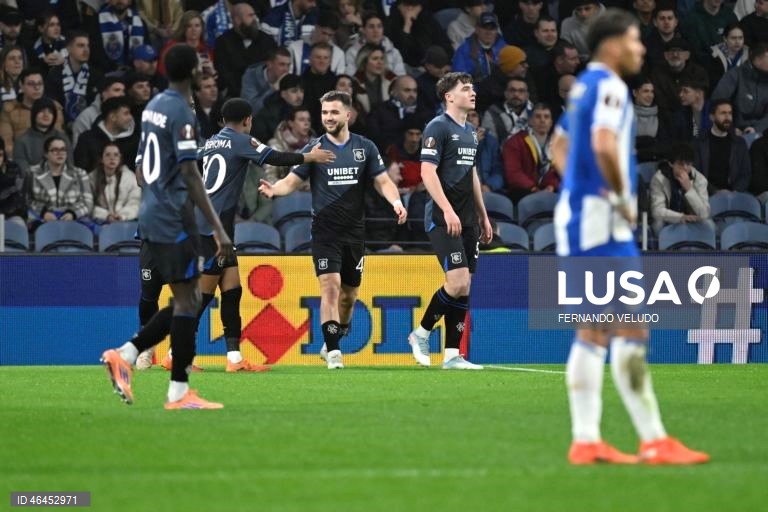 O FC Porto qualificou-se hoje de forma direta para os oitavos de final da Liga Europa de futebol, ao vencer na receção aos escoceses do Rangers por 3-1, na oitava e última jornada da fase de liga.