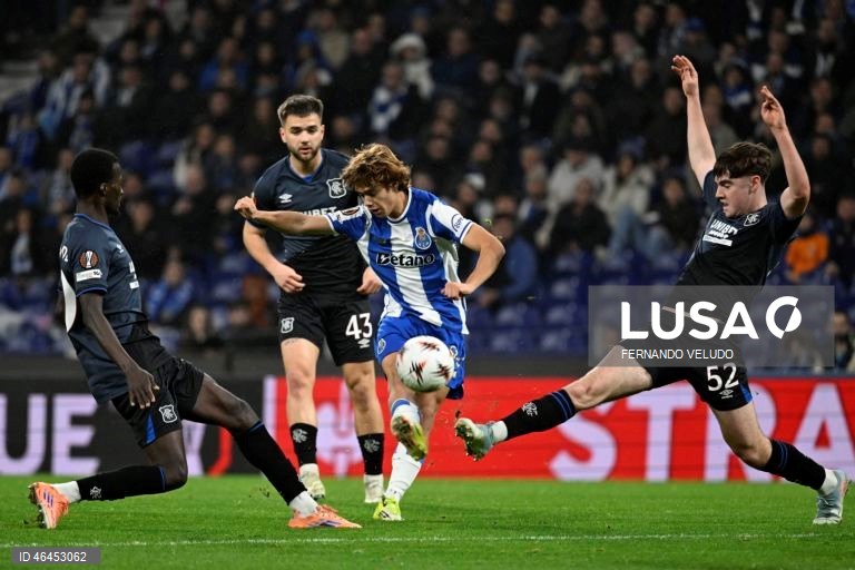 O FC Porto qualificou-se hoje de forma direta para os oitavos de final da Liga Europa de futebol, ao vencer na receção aos escoceses do Rangers por 3-1, na oitava e última jornada da fase de liga.