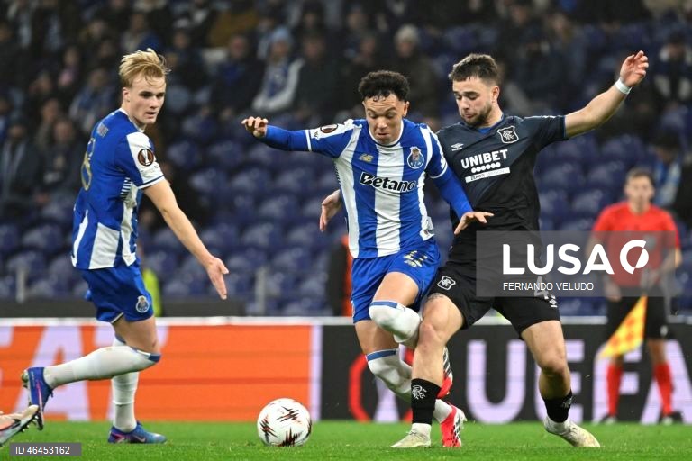 O FC Porto qualificou-se hoje de forma direta para os oitavos de final da Liga Europa de futebol, ao vencer na receção aos escoceses do Rangers por 3-1, na oitava e última jornada da fase de liga.