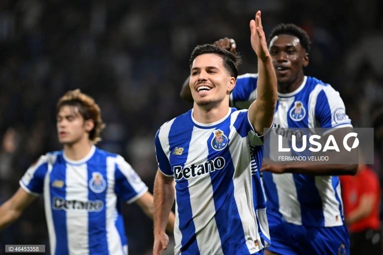 O FC Porto qualificou-se hoje de forma direta para os oitavos de final da Liga Europa de futebol, ao vencer na receção aos escoceses do Rangers por 3-1, na oitava e última jornada da fase de liga.
