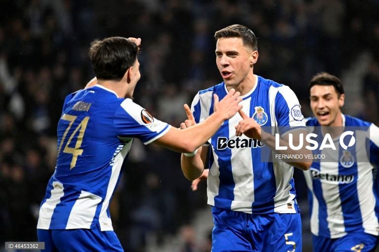 O FC Porto qualificou-se hoje de forma direta para os oitavos de final da Liga Europa de futebol, ao vencer na receção aos escoceses do Rangers por 3-1, na oitava e última jornada da fase de liga.
