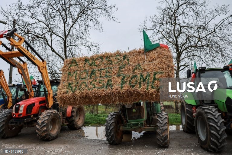 Manifestação de agricultores organizada pela Associação de Produtores do Concelho de Serpa (APROSERPA), com o objetivo de protestar contra a reforma da PAC e o acordo da União Europeia com o Mercosul, Serpa 30 de janeiro de 2026. NUNO VEIGA/LUSA