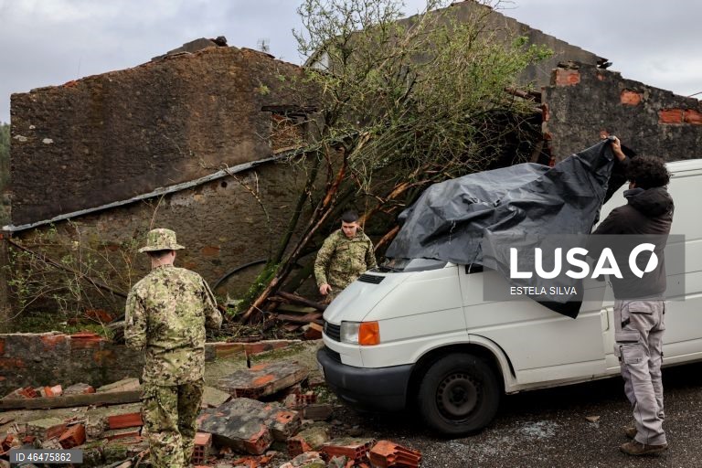 Mau tempo: Elementos de Engenharia N.º 1 de Tancos ajudam os habitantes da aldeia da Coelheira em Figueiró dos Vinhos 