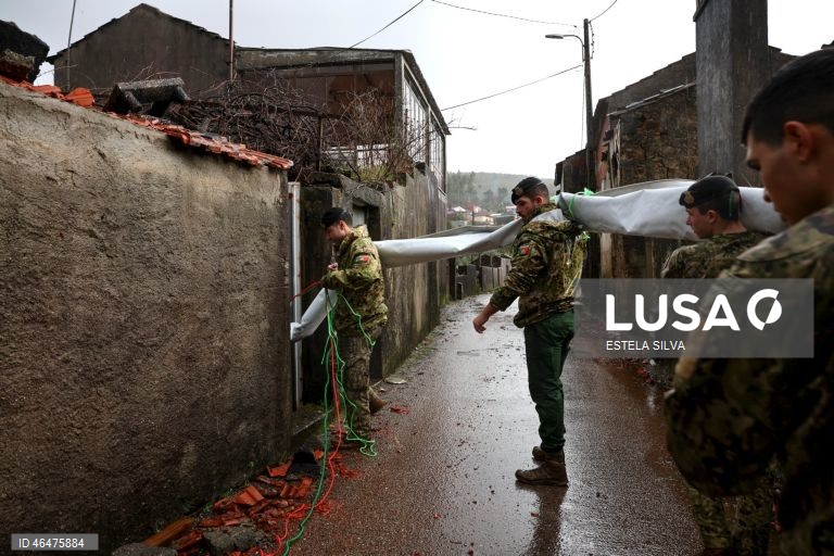Mau tempo: Elementos de Engenharia N.º 1 de Tancos ajudam os habitantes da aldeia da Coelheira em Figueiró dos Vinhos 